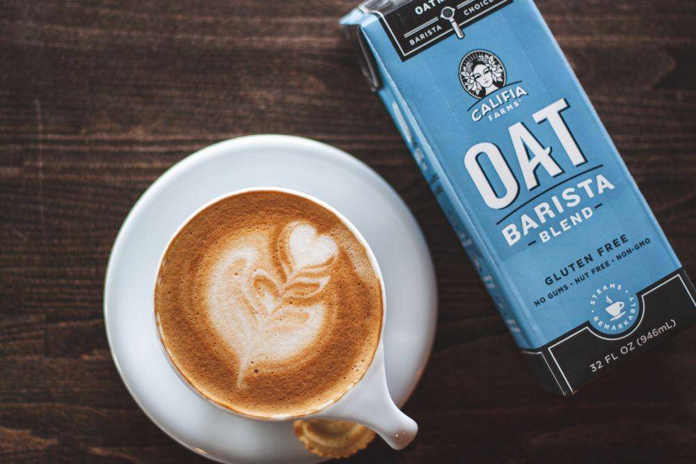 Ilustrasi kopi dengan susu oat (unsplash.com/@kaffeemeister)