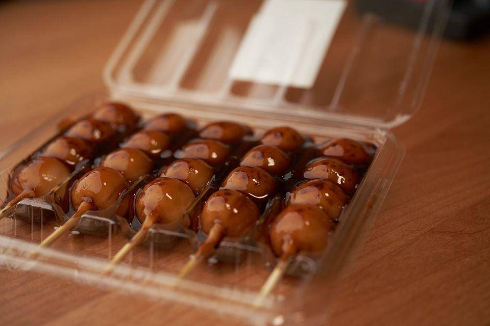 ilustrasi mitarashi dango (pixabay.com/13748526)