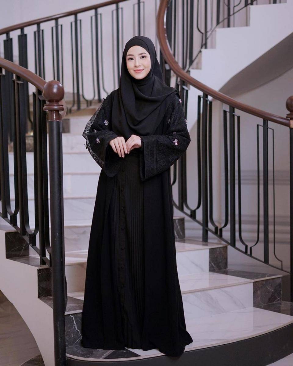 gamis hijab dari feminin sampai mewah (instagram.com/natasharizkynew)