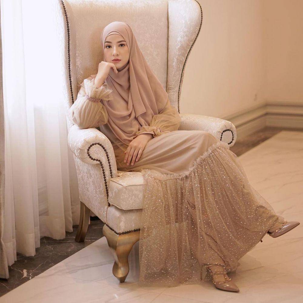 gamis hijab dari feminin sampai mewah (instagram.com/natasharizkynew)