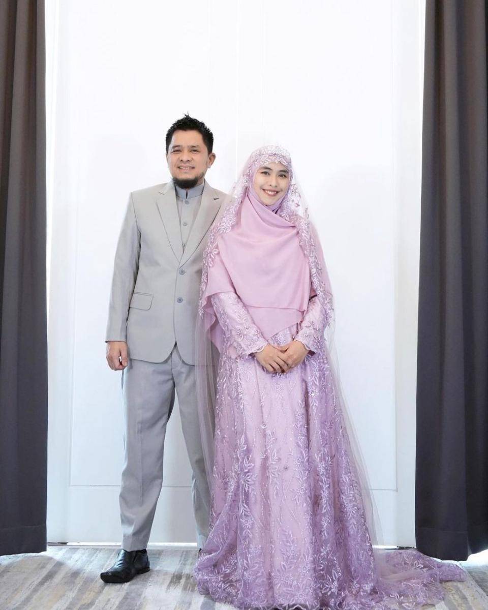 gamis hijab dari feminin sampai mewah (instagram.com/okisetianadewi)