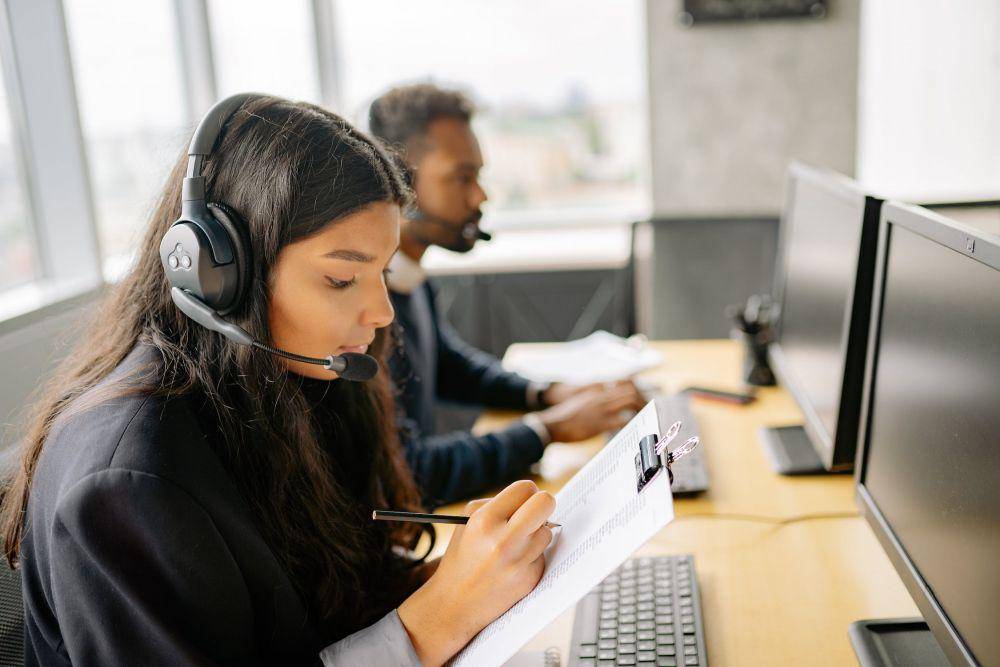 ilustrasi customer service (pexels.com/Yan Krukau)