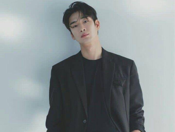 Choi Won Myeong (instagram.com/wm_0106)
