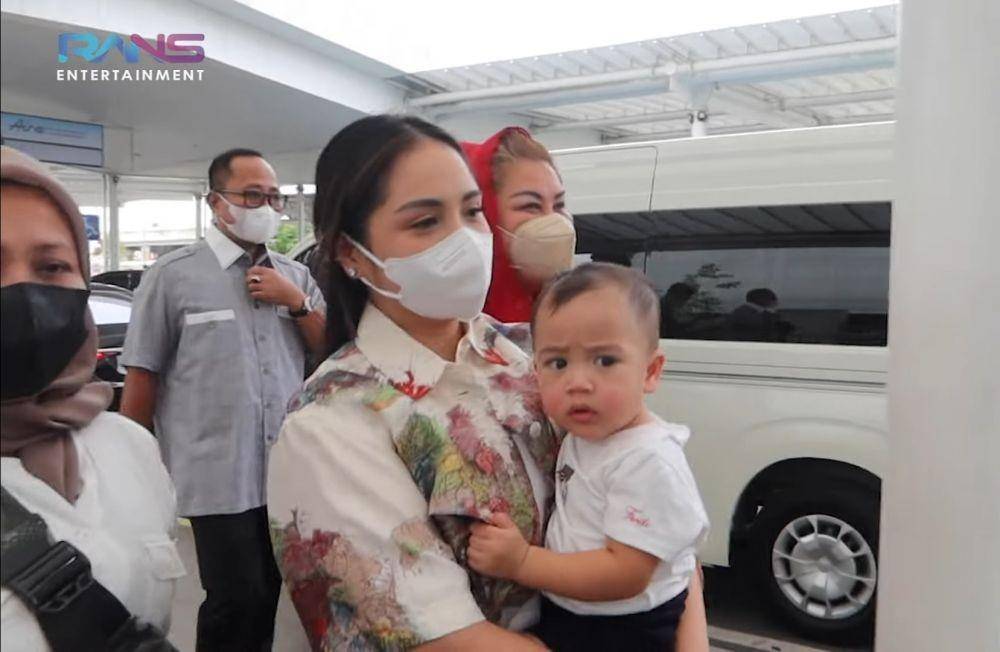 Cipung lihat gajah (YouTube.com/Rans Entertainment)