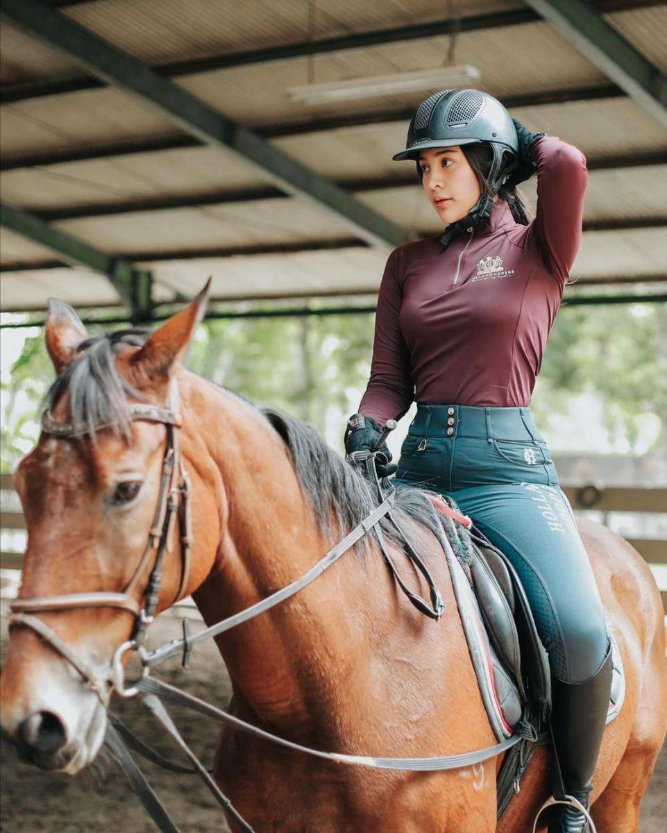 potret Anya Geraldine olahraga berkuda (instagram.com/anyageraldine)