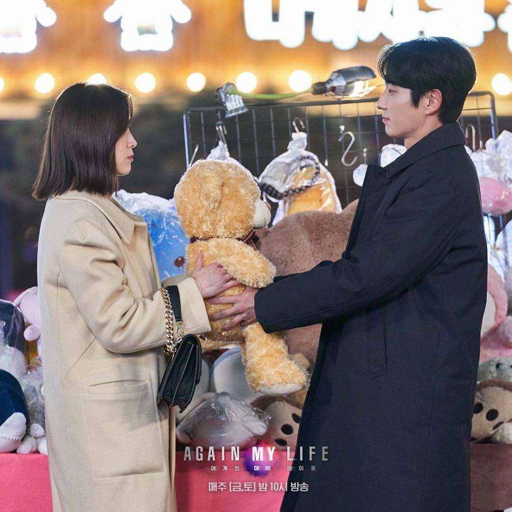 Kim Hee Woo (Lee Joon Gi) dan Kim Ji Eun (Kim Hee Ah) di Again My Life (instagram.com/sbsdrama.official)