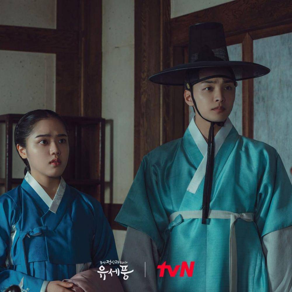 Seo Eun Woo (Kim Hyang Gi) dan Yoo Se Poong (Kim Min Jae) di Poong, The Joseon Psyhiatrist (instagram.com/tvn_drama)