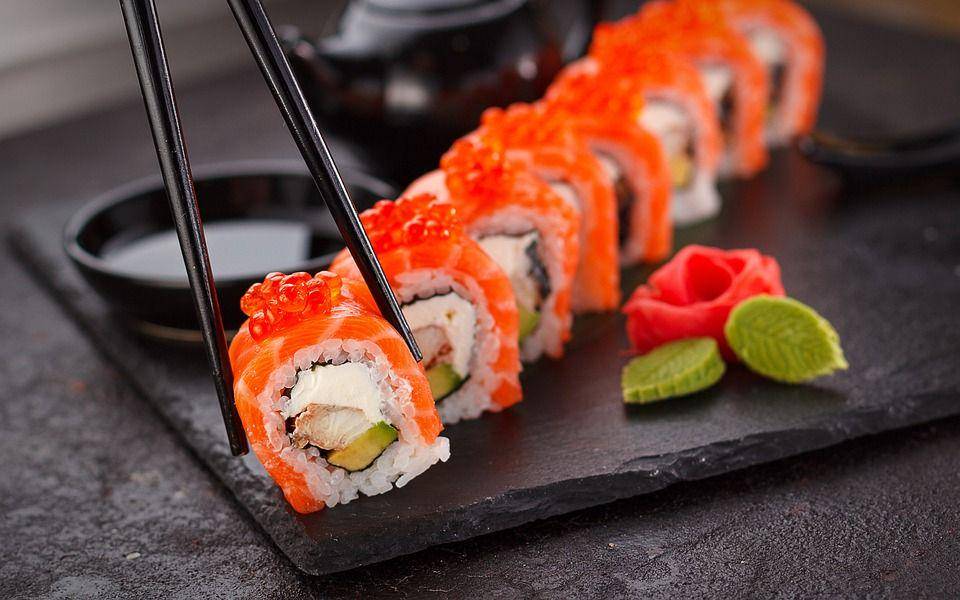 ilustrasi sushi (pixabay.com/drawsandcooks)