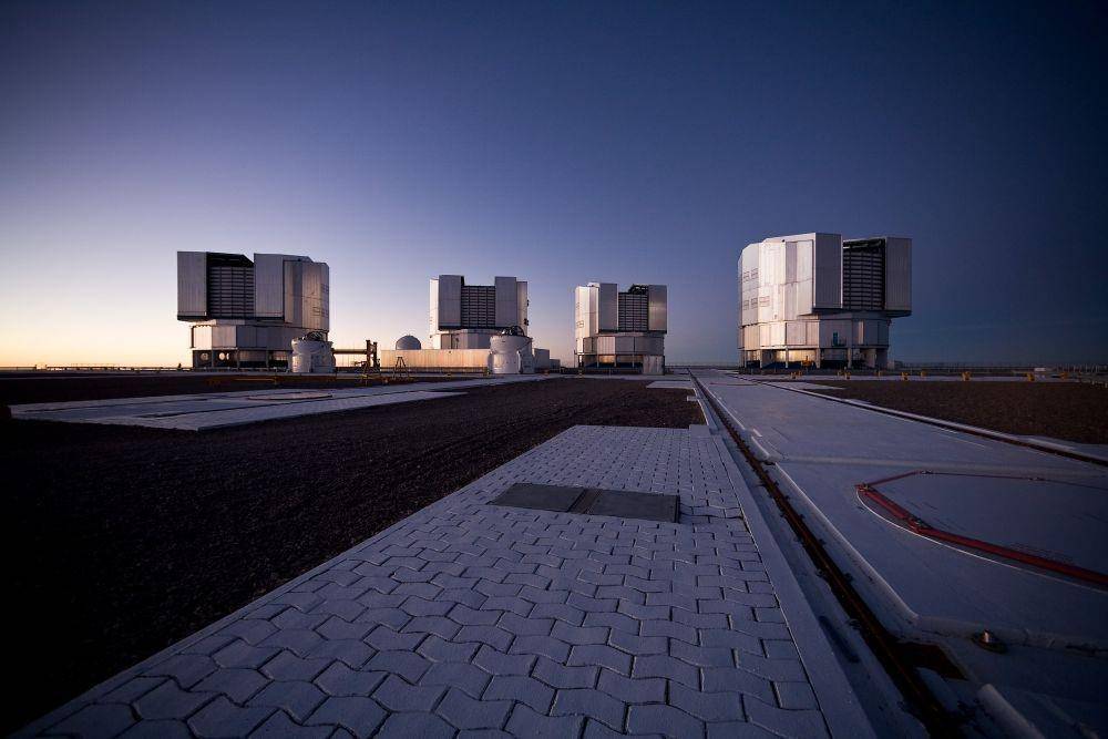 empat teleskop besar yang membentuk Very Large Telescope (VLT) di Antofagasta, Cile (Dok. ESO)