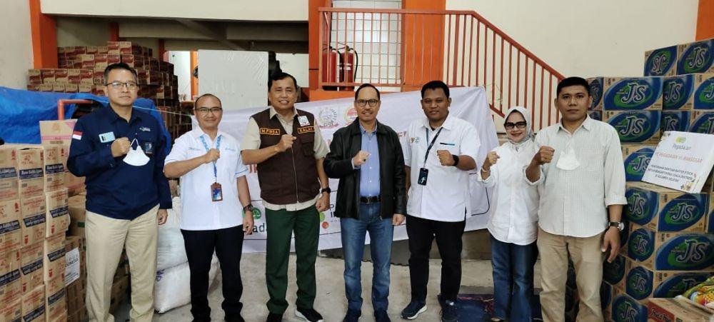 Pupuk Indonesia Serahkan Bantuan Makanan bagi Korban Bencana di Sulsel