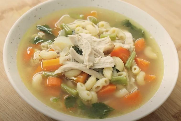 Resep Sup Ayam Makaroni ala Devina Hermawan, Makanan Musim Hujan