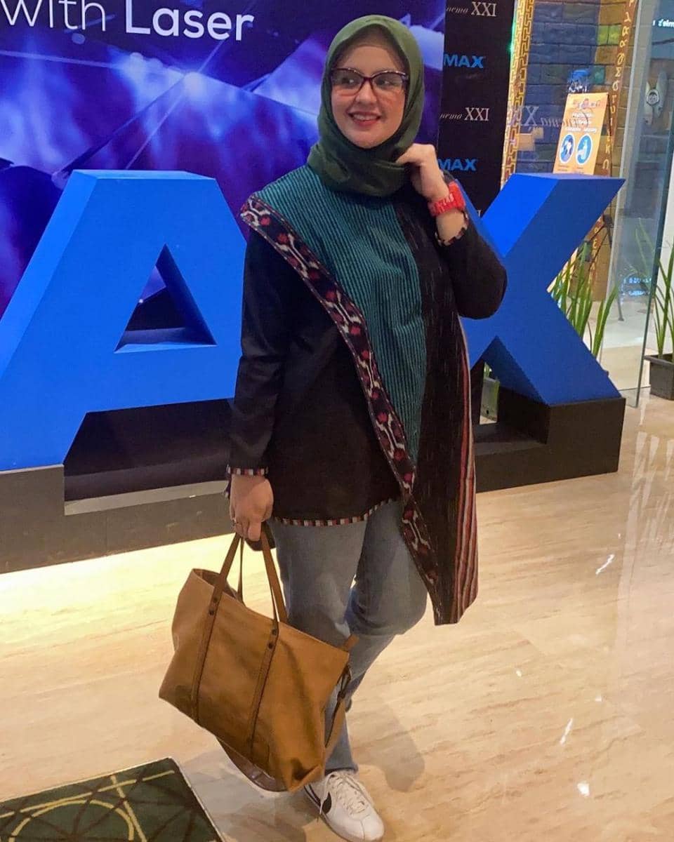 Mix and match celana jeans ala Aldilla Jelita (instagram.com/dhila_bekti)