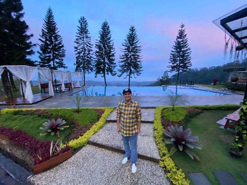 Potret OOTD kasual ala Indra Bekti (instagram.com/indrabekti)
