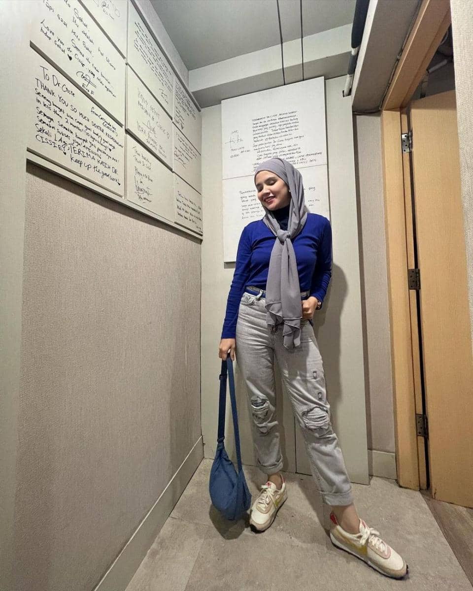 Mix and match celana jeans ala Aldilla Jelita (instagram.com/dhila_bekti)