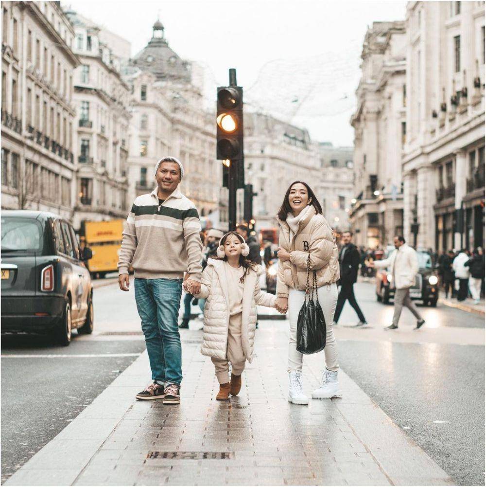 potret liburan Gading, Gisel, dan Gempita di London (instagram.com/gadiiing)