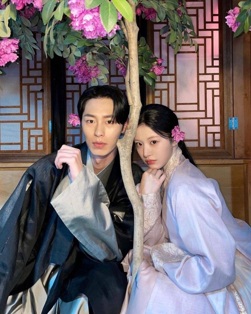 Go Yoon Jung dan Lee Jae Wook di Alchemy of Souls 2 (instagram.com/goyounjung)