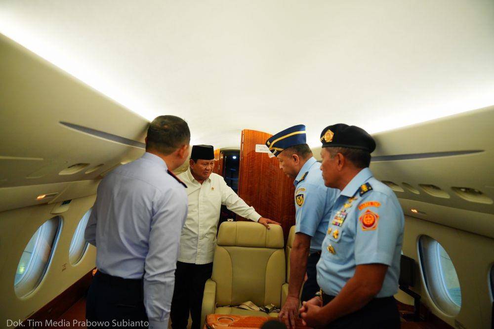 Menteri Pertahanan Prabowo Subianto menyerahkan dua unit pesawat Falcon 7X dan 8X ke TNI Angkatan Udara (AU) pada Rabu, 28 Desember 2022. (Dokumentasi Media Menhan)