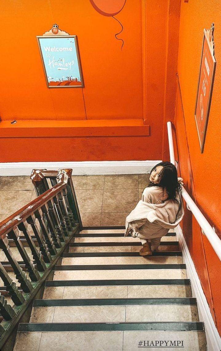 potret liburan Gading, Gisel, dan Gempita di London (instagram.com/gadiiing)