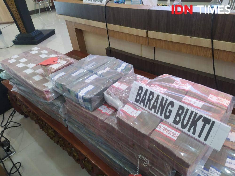 Konferensi Pers Dugaan Tindak Pidana Korupsi Pekerjaan Konstruksi Preservasi Rekonstruksi Jalan Ir Sutami - Sribawono- Sp Sribawono (PN) Sumber Dana APBN TA 2018-2019. (IDN Times/Tama Yudha Wiguna).