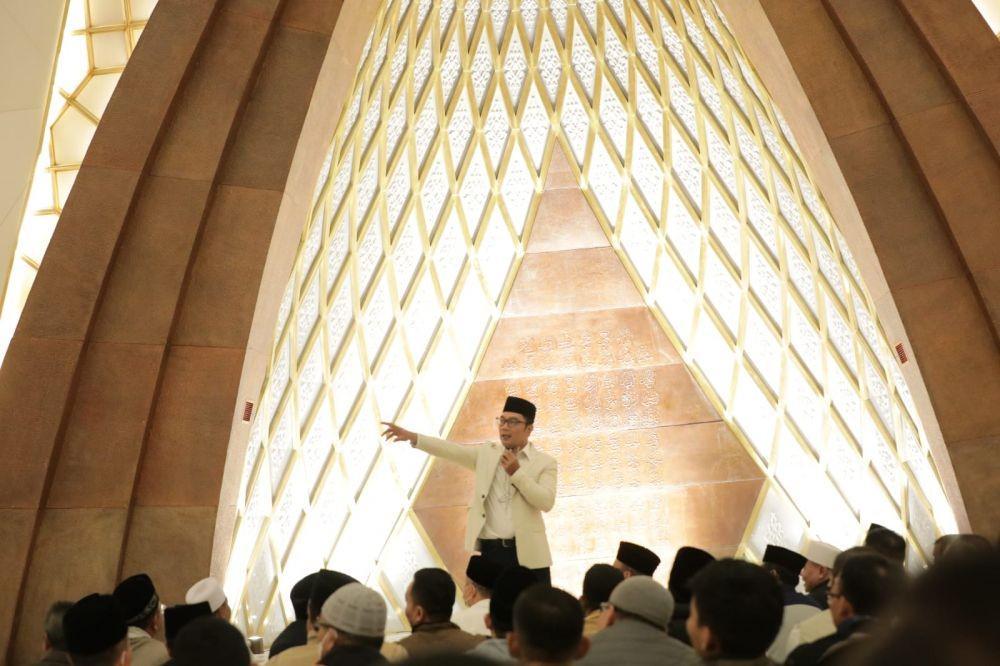 Ada Batik 27 Kabupaten/Kota Jawa Barat di Masjid Raya Al Jabbar