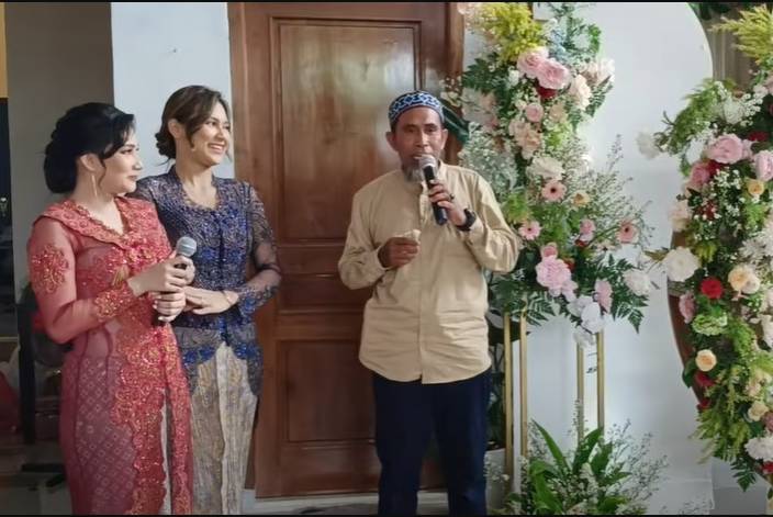 Dampingi Lamaran, 10 Potret Indah Permatasari dan Adik Sejak Kecil. (youtube.com/nursyah garden)
