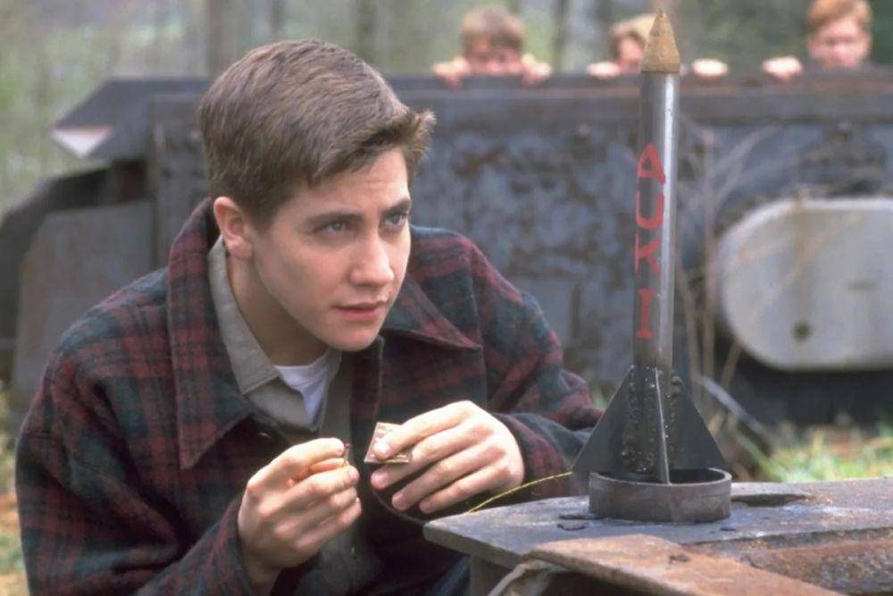Jake Gyllenhaal sebagai Homer Hickam dalam film October Sky. (dok. Universal Pictures/October Sky)
