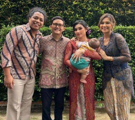 Dampingi Lamaran, 10 Potret Indah Permatasari dan Adik Sejak Kecil (instagram.com/indahpermatas)