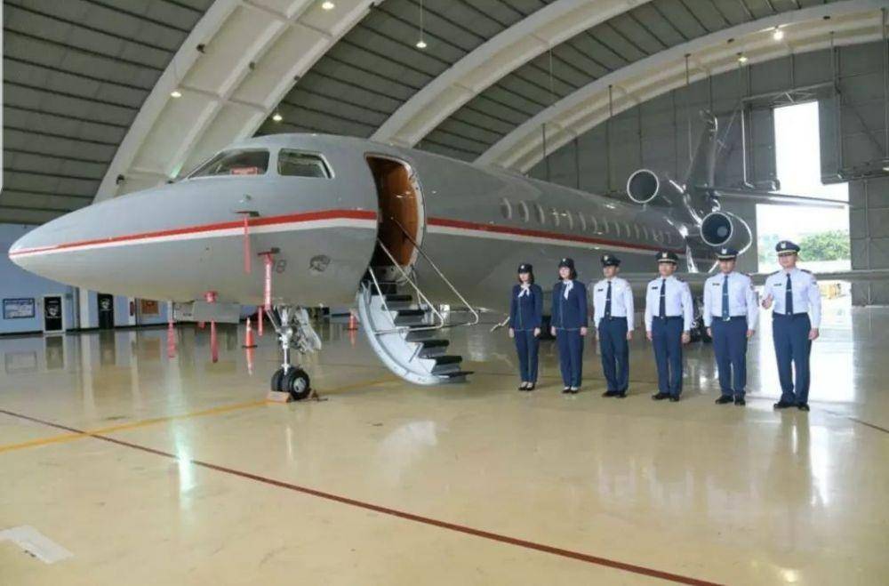 Menteri Pertahanan Prabowo Subianto menyerahkan dua unit pesawat Falcon 7X dan 8X ke TNI Angkatan Udara (AU) pada Rabu, 28 Desember 2022. (Dokumentasi Media Menhan)