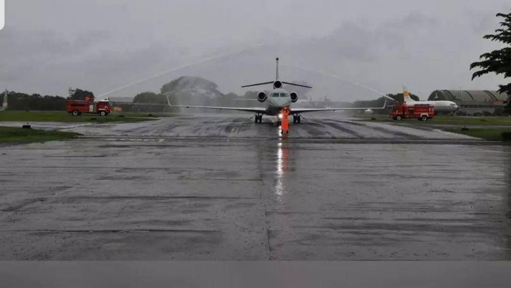 Menteri Pertahanan Prabowo Subianto menyerahkan dua unit pesawat Falcon 7X dan 8X ke TNI Angkatan Udara (AU) pada Rabu, 28 Desember 2022. (Dokumentasi Media Menhan)