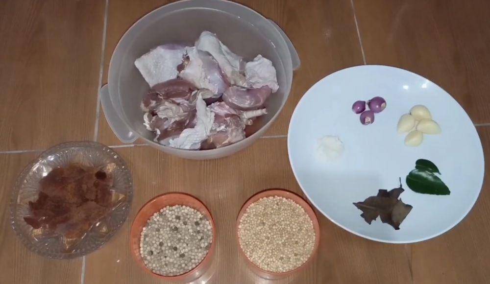 Bahan dan bumbu ayam kampung bacem (youtube.com/Bunda Aqeela)