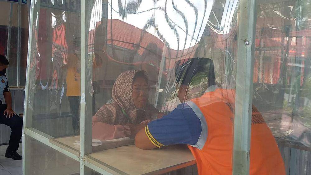 Narapidana di Lapas Tulungagung saat dibesuk. IDN Times/ istimewa