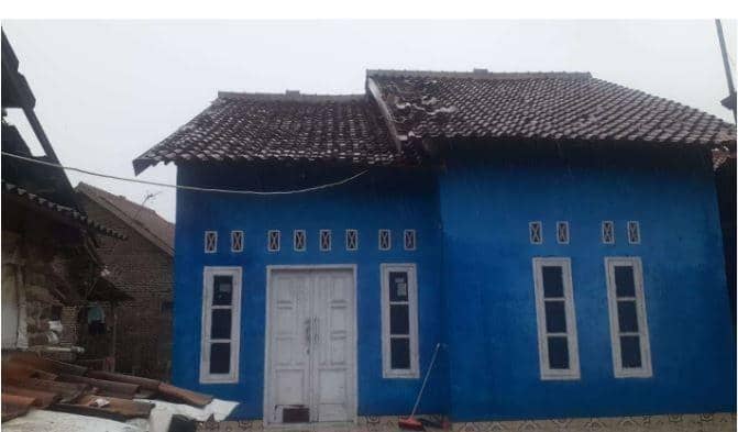Rumah warga rusak akibat angin kencang terjang Serang, Banten (dok. BNPB)