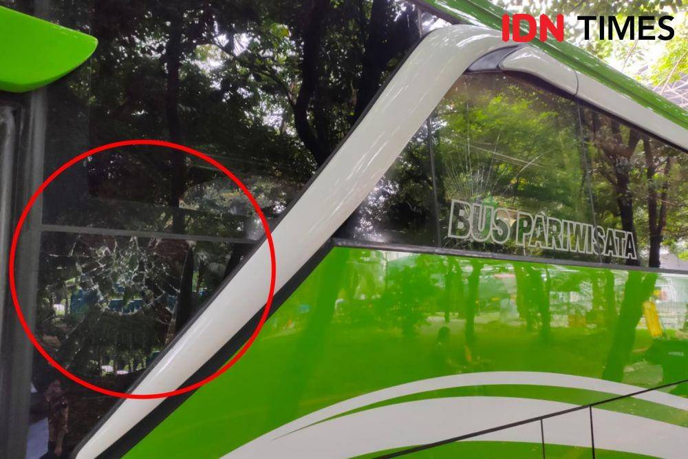 Bus Timnas Thailand diserang. (IDN Times/Tino Satrio)