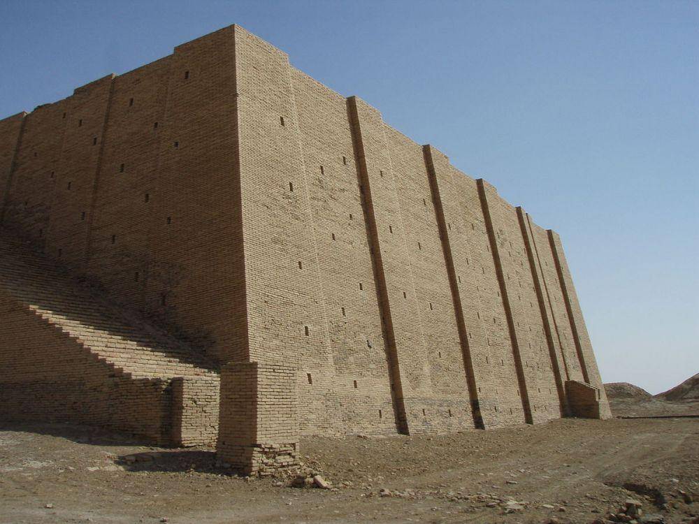 Ziggurat Ur (Kaufingdude, CC BY-SA 3.0 <https://creativecommons.org/licenses/by-sa/3.0>, via Wikimedia Commons)