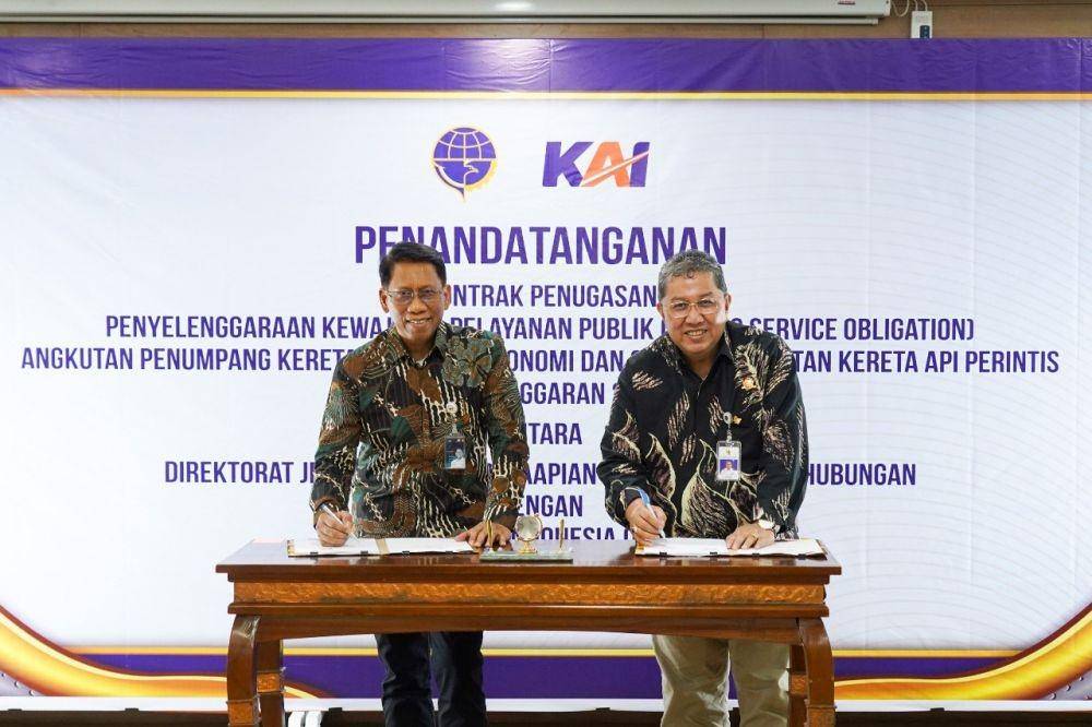 Seremoni Penandatanganan Kontrak Penyelenggaraan Kewajiban Pelayanan Publik (Public Service Obligation/PSO) dan Subsidi Angkutan Perintis Tahun Anggaran 2023 di Kantor Pusat Kemenhub, Jumat (30/12). (Dok. DJKA)