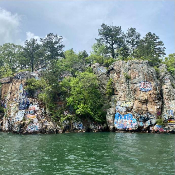 ilustrasi Chimney Rock.(instagram.com/ake.life.living.llc)
