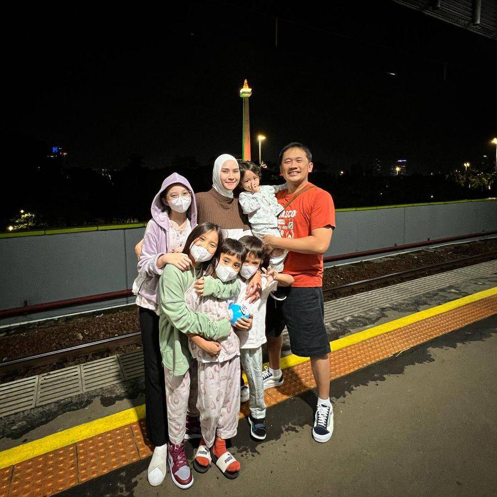 momen Zaskia Adya Mecca dan keluarga (instagram.com/zaskiadyamecca)