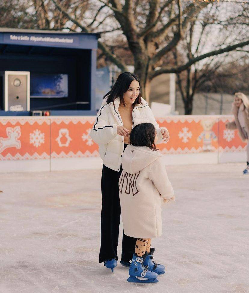 Gempita Nora Marten main ice skating di London bersama Gading dan Gisel (instagram.com/gisel_la)