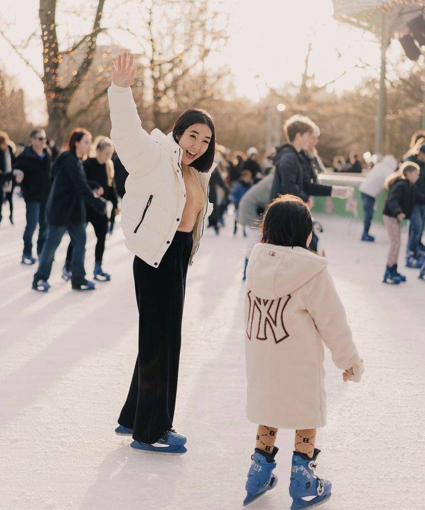Gempita Nora Marten main ice skating di London bersama Gading dan Gisel (instagram.com/gisel_la)