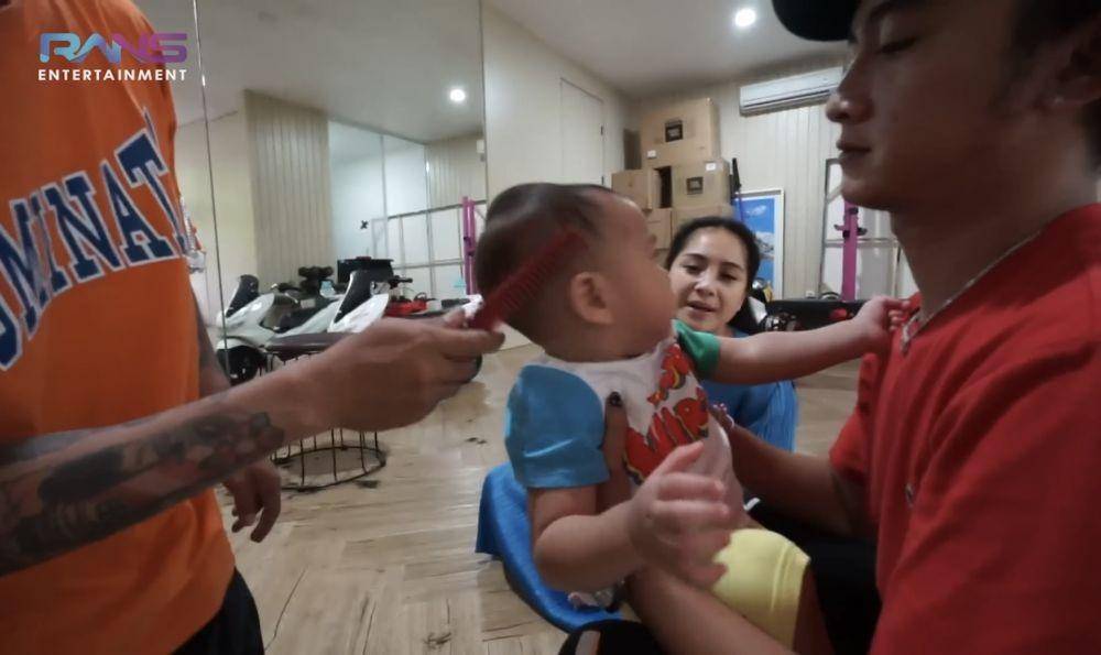 momen Rayyanza Cipung cukur rambut (yotutube.com/RANS Entertainment)