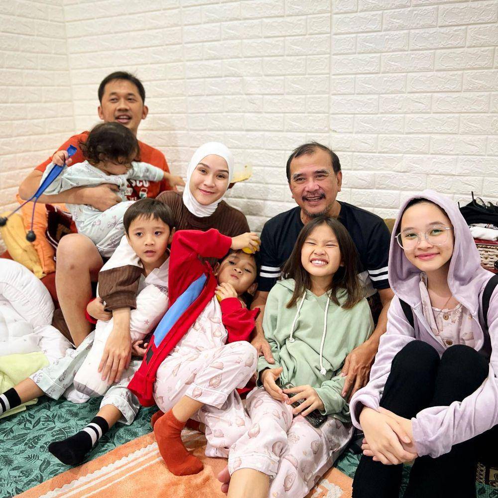 momen Zaskia Adya Mecca dan keluarga (instagram.com/zaskiadyamecca)
