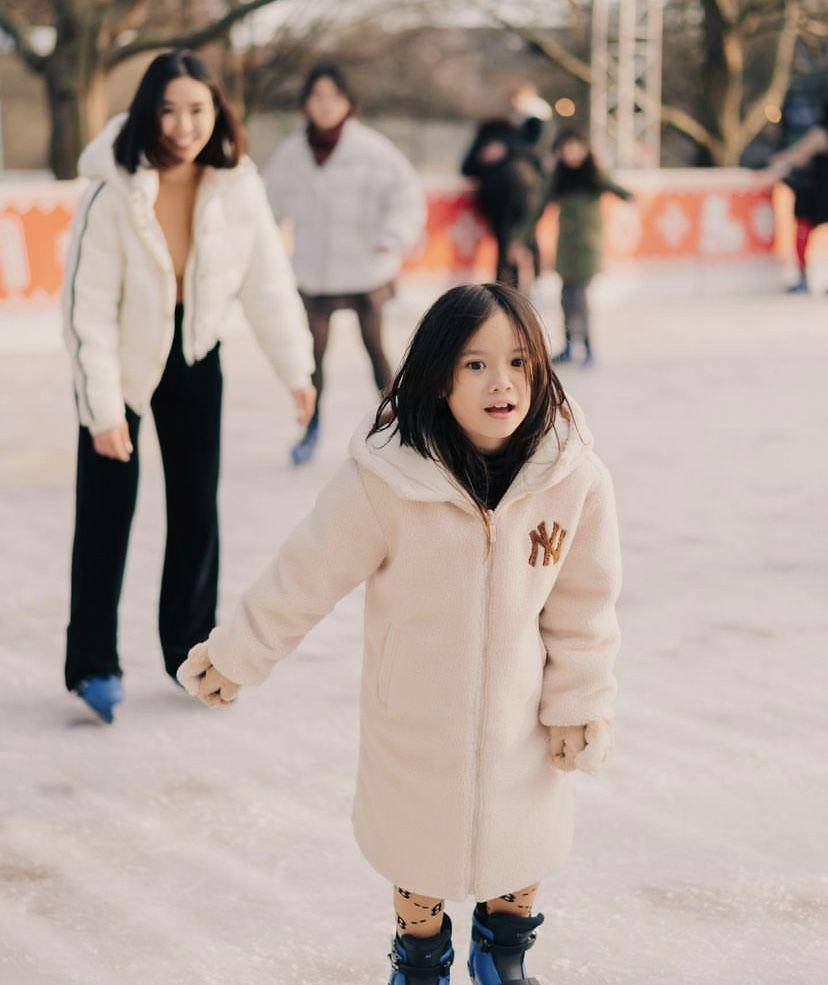 Gempita Nora Marten main ice skating di London bersama Gading dan Gisel (instagram.com/gisel_la)