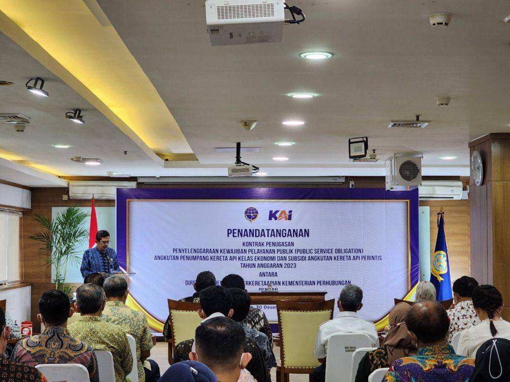 Seremoni Penandatanganan Kontrak Penyelenggaraan Kewajiban Pelayanan Publik (Public Service Obligation/PSO) dan Subsidi Angkutan Perintis Tahun Anggaran 2023 di Kantor Pusat Kemenhub, Jumat (30/12). (Dok. DJKA)