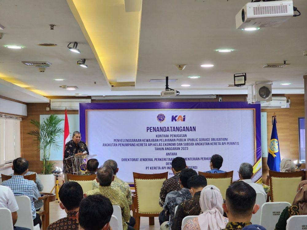 Seremoni Penandatanganan Kontrak Penyelenggaraan Kewajiban Pelayanan Publik (Public Service Obligation/PSO) dan Subsidi Angkutan Perintis Tahun Anggaran 2023 di Kantor Pusat Kemenhub, Jumat (30/12). (Dok. DJKA)