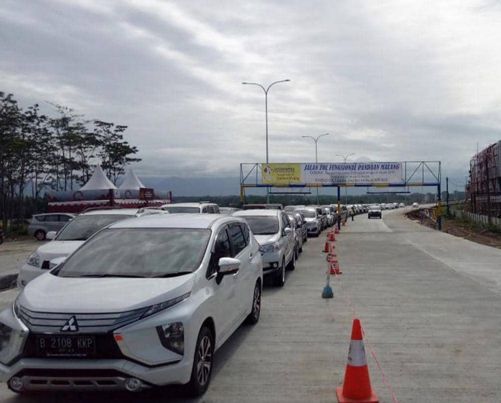 Ilustrasi kendaraan di Tol Mapan. (Instagram/tolpandaanmalang)