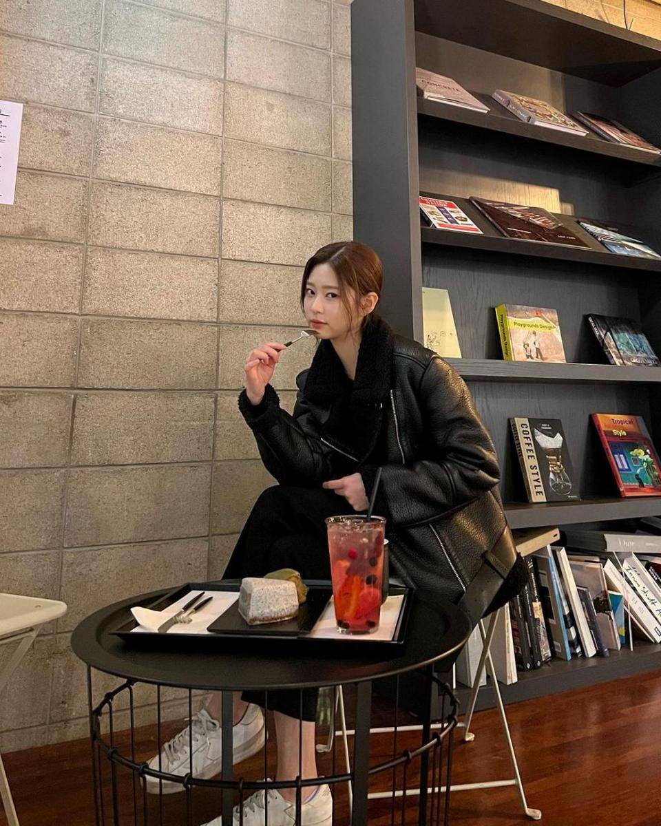 ide OOTD Minju (instagram.com/minn.__.ju)