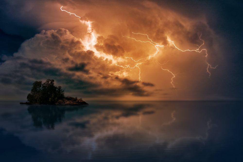 Petir sebelum hujan (pexels.com/Johannes Plenio)