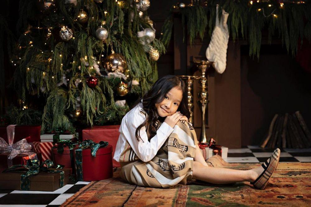 9 Pemotretan Thalia Putri Onsu dengan Tema Natal, Curi Perhatian!