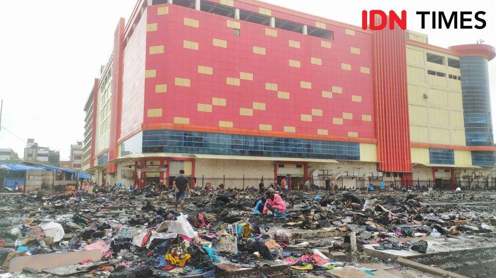 Lokasi kios di pelataran Pasar Sentral Makassar yang terbakar. (IDN Times/Ashrawi Muin)