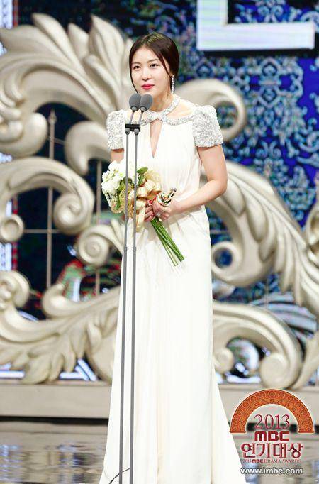 Ha Ji Won (dok. MBC/MBC Drama Awards 2013)